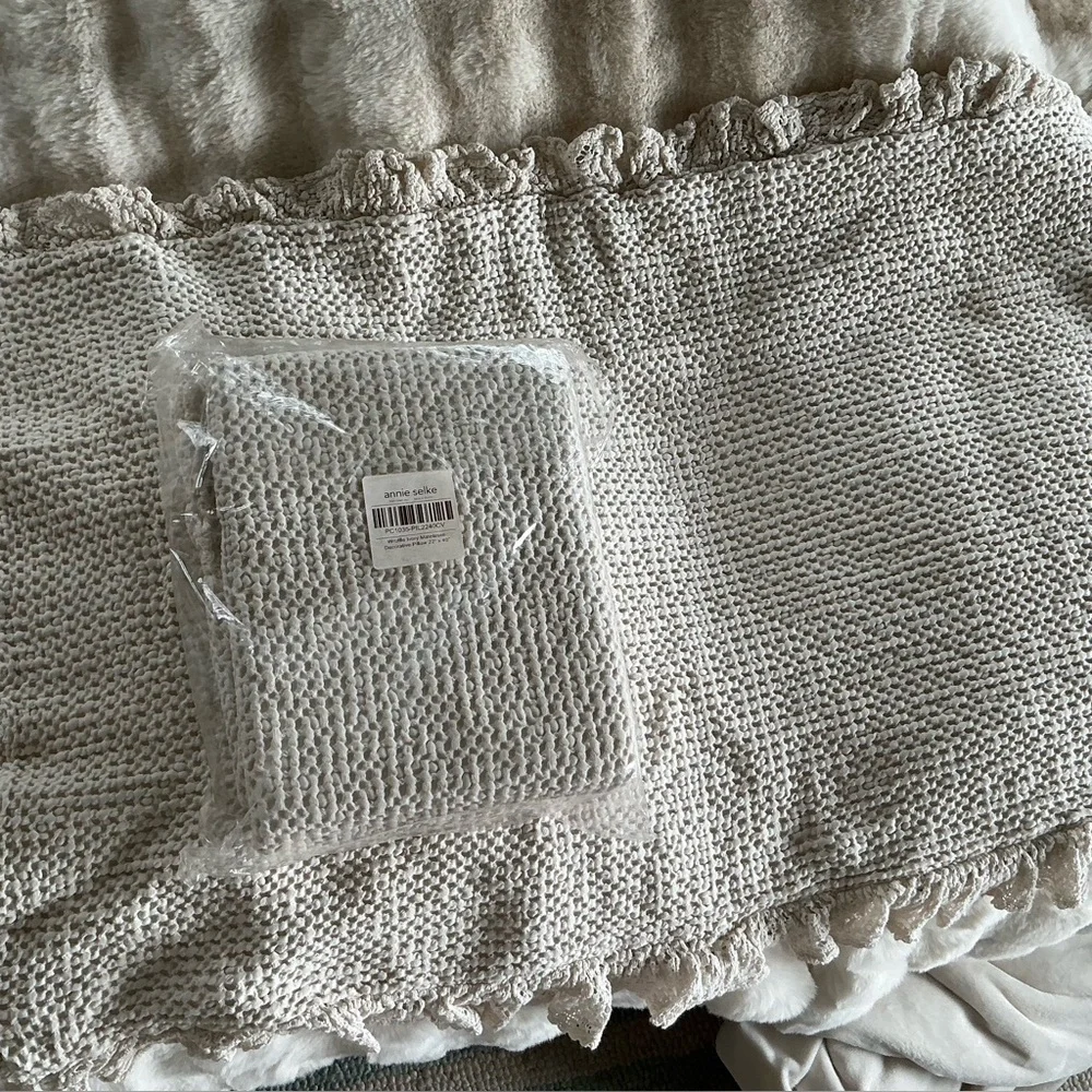 Annie Selke Wruffle Matelasse Pillow Cover Made in Portugal 22” x 40” Ivory NWT